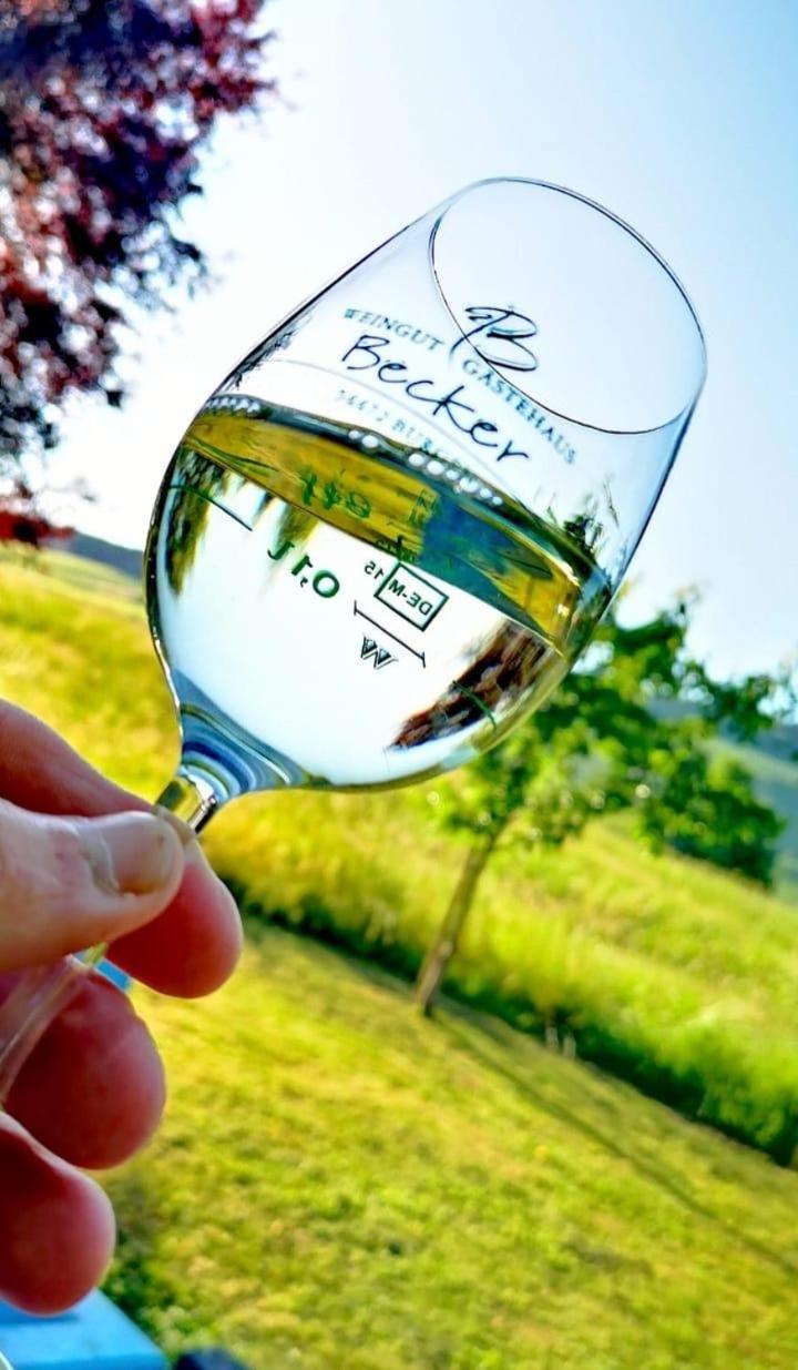 Ferienweingut & Gutsrestaurant Becker Apartment Burgen  Exterior foto